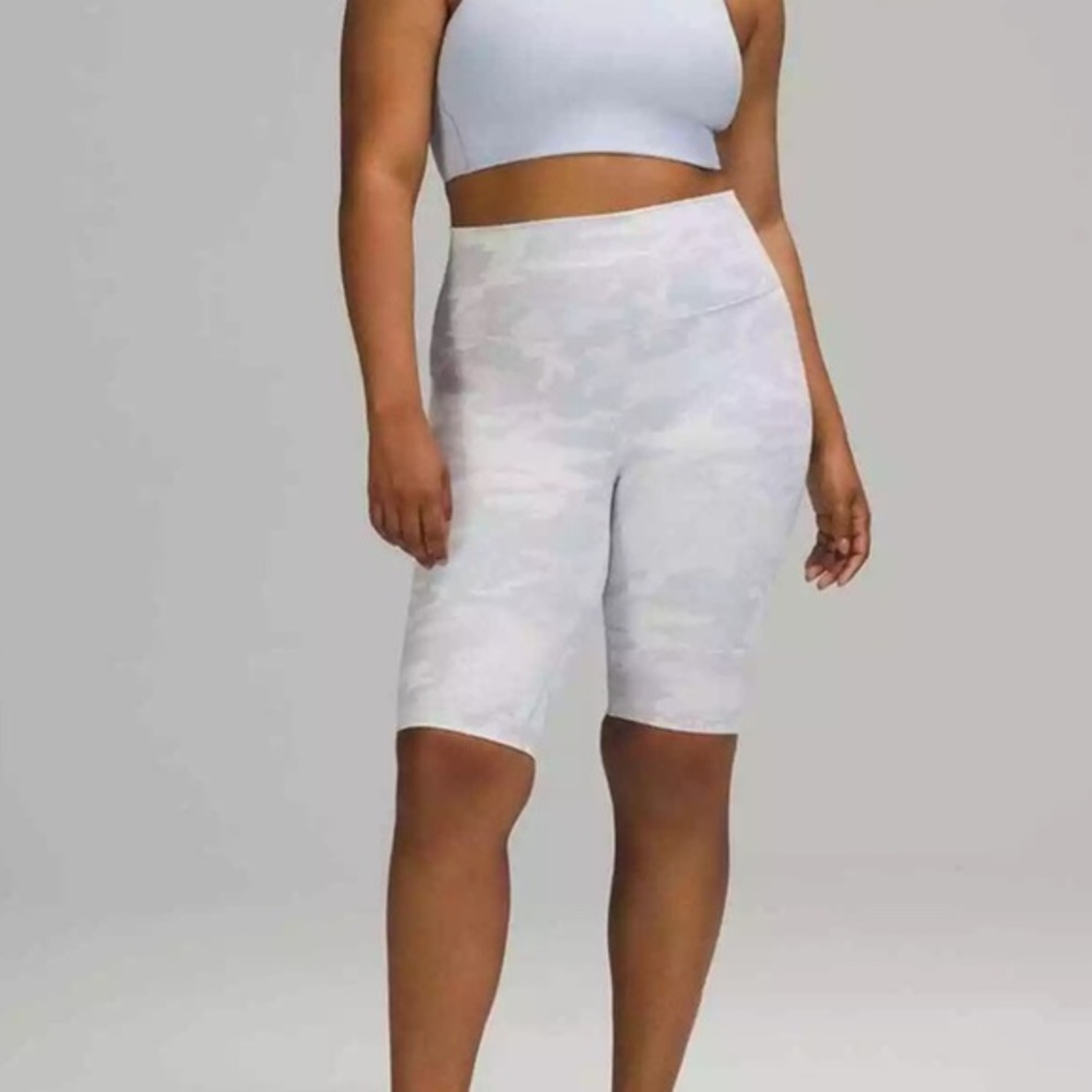 🟠NWT LULULEMON Wunder Under HR Shorts in Camo Jacquard Alpine White Sz 2